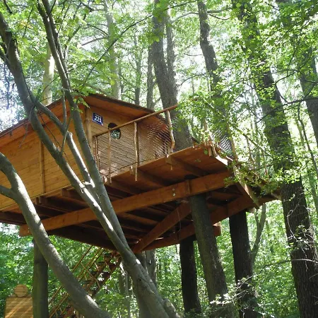 Treehouse V Brdech シャレー