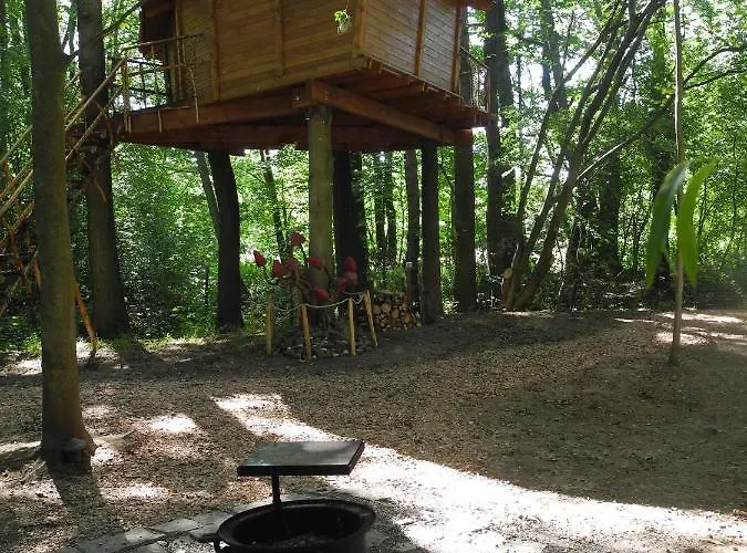 Treehouse V Brdech Dağ evi